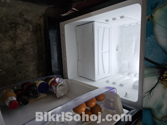 Walton fridge (WFD-1B6)